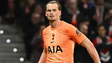 Kiper Tottenham Antonin Kinsky Ditarik di Menit ke-17, Schmeichel: Igor Tudor telah Menghancurkan Kariernya