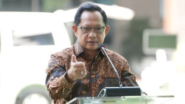 Mendagri Tito Perintahkan Gubernur Bebaskan Pajak Kendaraan Listrik