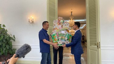 Gibran Beri Hampers Lebaran untuk Tersangka Tudingan Ijazah Palsu Jokowi Rismon Sianipar