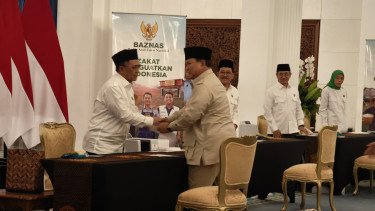 Prabowo-Gibran hingga Jajaran Menteri Tunaikan Zakat Mal dan Zakat Fitrah di Istana Negara