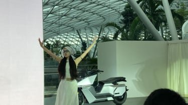 Motor Listrik &ldquo;Anti Jatuh&rdquo; OMO X Sudah Diuji Hadapi Banjir dan Macet