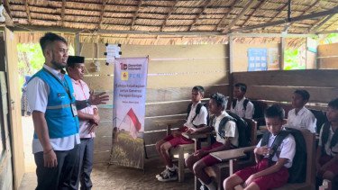 Danantara dan PLN Salurkan 5.000 Paket Perlengkapan Sekolah untuk Siswa di Kalbar, Sultra, dan Papua Selatan