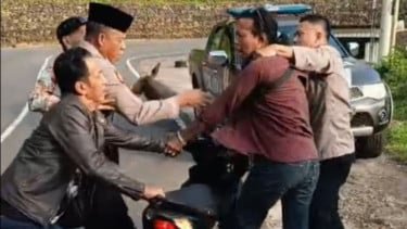 Aksi Kapolsek di Garut Lawan Preman Kampung yang Marah Anak Buahnya Disuruh Push Up karena Tak Puasa