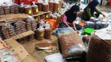 Jelang Lebaran Penjualan Pisang Gulung Wijen Meroket hingga 40 Persen