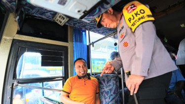 Pesan Kapolri ke Sopir Bus: Hati-hati di Jalan dan Jaga Keselamatan Pemudik