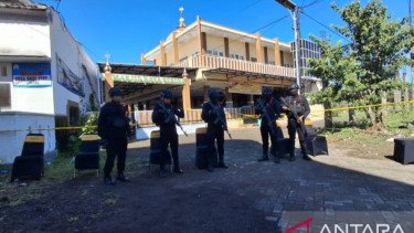 Brimob Jaga Ketat Olah TKP Masjid di Jember yang Diguncang Ledakan
