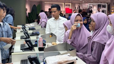 Momen Gibran Ajak Anak Panti Shopping di Blok M Jelang Lebaran