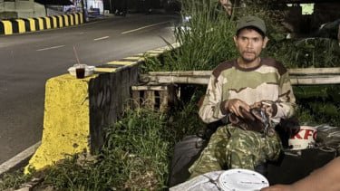 Kisah Asep Kumala, Pedagang Cilok Mudik Jalan Kaki dari Bandung ke Ciamis