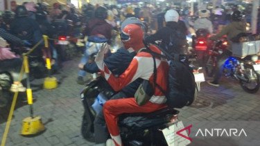 Kisah Unik Arus Mudik 2026, Pemudik Gunakan Kostum Power Ranger
