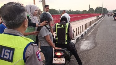 Kisah Haru di Balik Respons Cepat Layanan 110  Polda Sumsel di Jembatan Ampera
