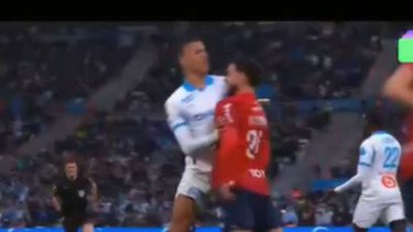 Dulu Dicaci, Kini Calvin Verdonk Dipuji usai Tekel Mason Greenwood di Laga Marseille vs Lille