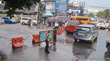 Polres Cianjur, Jawa Barat, menutup jalur menuju Puncak