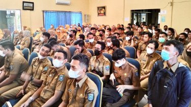PNS Kab. Bangka Tengah tengah mendengarkan arahan dengan tertib pada tahun 2022