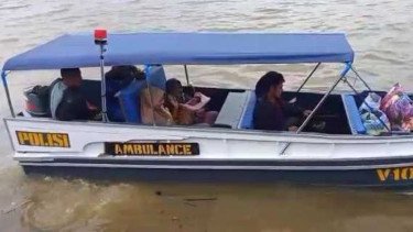 Terobosan Ambulans Apung di Sungai Musi