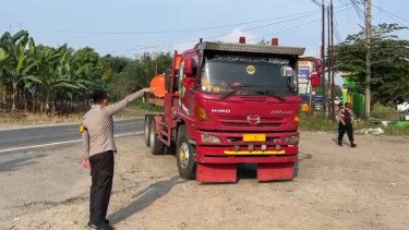Nekat Melintas saat Arus Mudik Lebaran, Ratusan Truk di Muba Dikandangkan