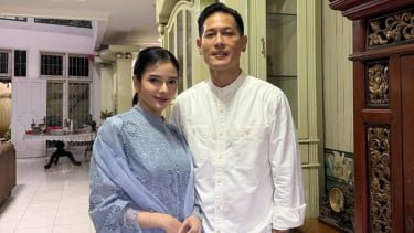 Ikut Rayakan Lebaran, Kekasih Akhirnya Ungkap Agama Chef Juna, Reza Arap Salah Tingkah Didatangi Fuji, Julukan 'Furap' Jadi Sorotan, Reaksi Tegas Marshanda Dituding Jadi Penyebab Sienna Lepas Hijab: Arogan Sekali Kalau Saya Mengatur Takdir!, Pamit dari Proyek Sinetron Karena Sakit, Adhisty Zara: Aku Tidak Mungkin Menjalani Syuting, Cerita Reza Rahadian Jadi Mualaf, Diam-Diam Sering ke Masjid hingga Akhirnya Jujur ke Sang Ibu, TERPOPULER: Agama Chef Juna Terungkap, Reza Arap Salting Didatangi Fuji dan Dijuluki 'Furap'