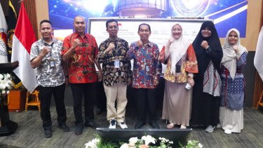 Akhyar Effendi, Kepala Pusat Pelatihan dan Pendidikan APU-PPT bersama jajaran
