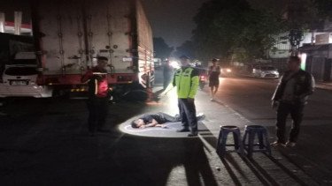 Tragis! Seorang Pengendara Motor Tewas Usai Tabrak Truk Parkir di Bandung