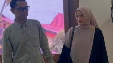 Pasangan selebriti Dude Harlino dan Alyssa Soebandono di Bareskrim Polri