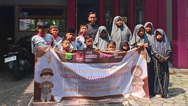 Cara Tak Terduga Wartawan Bahagiakan Anak Yatim