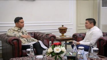 Momen Seskab Teddy Silaturahmi Idul Fitri ke Wapres Gibran di Istana