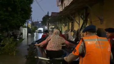 Banjir Rendam Perumahan di Bukit Pamulang Indah Tangsel, Ketinggian Capai 1 Meter