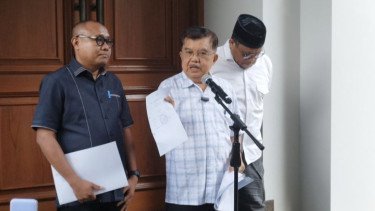 JK Bantah Biayai Roy Suryo Cs Persoalkan Ijazah Jokowi