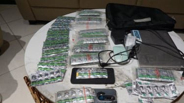 Barang bukti yang disita polisi dari hasil operasi peredaran obat keras di Cikarang Bekasi
