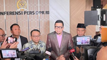 Anggota DPR RI Fraksi Partai Golkar, Ahmad Doli Kurnia (tengah)
