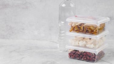 Di Balik Mahalnya Plastik, Waspadai Risiko Kesehatan dari Wadah Makan Sekali Pakai