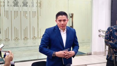 Seskab Teddy Bantah Indonesia Bakal Chaos dalam Waktu Dekat: Semuanya Terkendali!