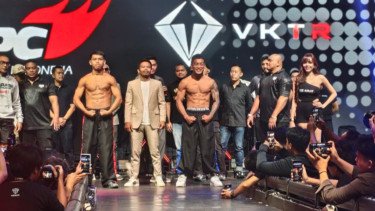 Petarung MMA Indonesia Windri Patilima (kanan) dan Ronald Mastrana Siahaan (kiri)