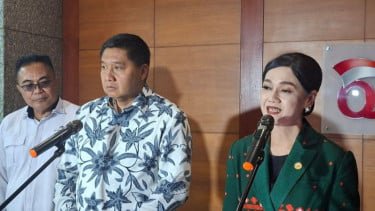 Ketua DK OJK Friderica Widyasari Dewi (Kanan) dan Menteri PKP Maruarar Sirait.