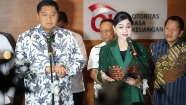 Menteri Perumahan dan Kawasan Permukiman (PKP), Maruarar Sirait dan Ketua Dewan Komisioner OJK, Friderica Widyasari Dewi