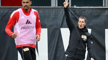 Sejarah Baru Bundesliga: Marie-Louise Eta Jadi Pelatih Perempuan Pertama, Kompany Beri Pujian Setinggi Langit