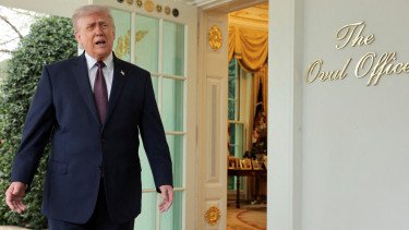 Trump Sebut Iran Setuju Serahkan 'Debu Nuklir', Akankah Picu Risiko Baru?