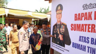 Kapolda Sumsel Jawab Pertanyaan 'Sudahkah Kita Berbuat Baik Hari Ini', Serahkan Rumah Layak Huni Buat Petani Lansia