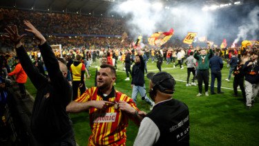 Suporter RC Lens rayakan sukses ke final Coupe de France