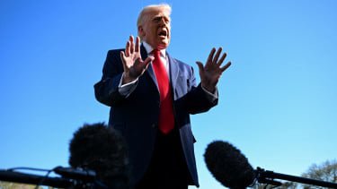 Trump Perintahkan Tembak Kapal Iran Penebar Ranjau di Selat Hormuz