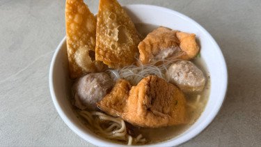 Menelusuri Jejak Bakso Legendaris Sejak 1972
