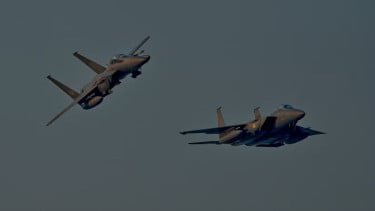 Dua Jet Tempur F-15 Korsel Tabrakan Gara-gara Pilot Sibuk Foto Selfie