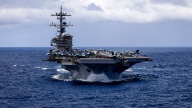 Kapal Induk USS George H.W. Bush Tiba di Dekat Iran, Sinyal Tekanan Baru AS?