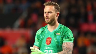 Ajax Pepet Kiper Bayer Leverkusen, Posisi Maarten Paes Terancam?