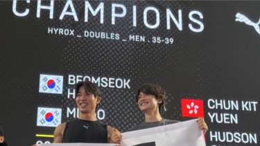 Minho SHINee (kanan) dan Beom Seok (kiri) di ajang Hyrox Singapura