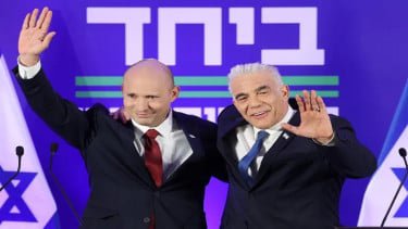Mantan PM Israel, Naftali Bennett dan Yair Lapid