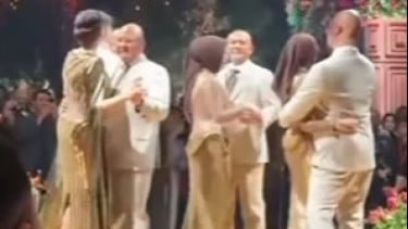 Tiga Ayah El Rumi dan Syifa Hadju Jadi Sorotan di Pernikahan, Netizen: Bapaknya Botak Semua