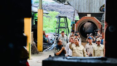 Presiden RI Prabowo Subianto meninjau TPST BLE di Banyumas
