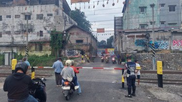 KAI Pasang Palang Pintu Sementara Dekat Stasiun Bekasi Timur