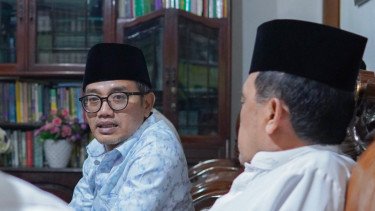 Gus Salam (kiri)
