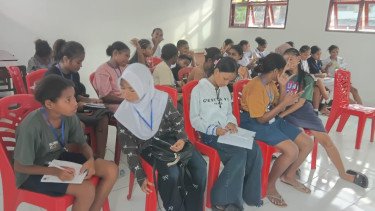 Pelajar hingga Masyarakat Papua Barat Daya Dilatih Belajar Bahasa Inggris